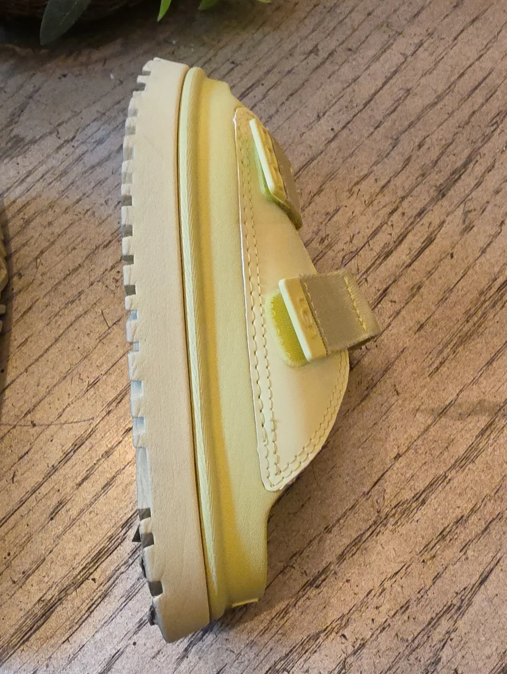 UGG Goldenglow Slides Size 13
